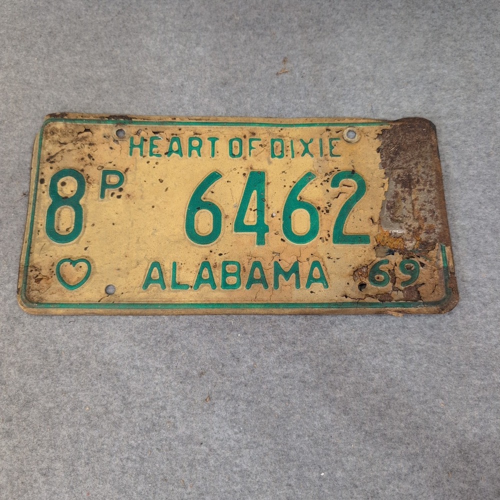 1969 Alabama Heart of Dixie License Plate Yellow Green Vintage 8P 6462 - Picture 1 of 1